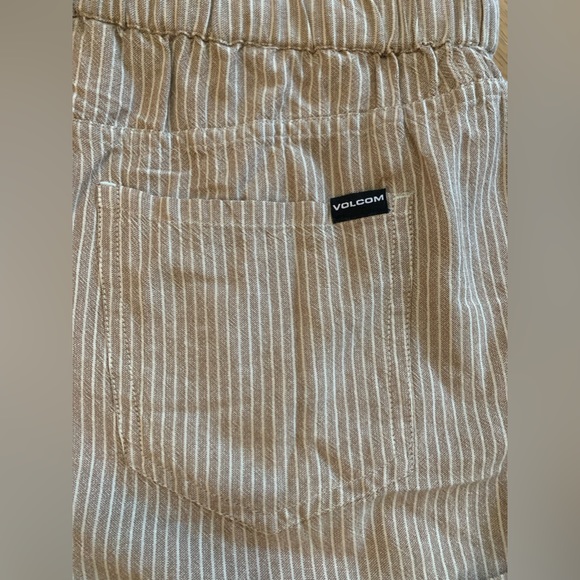 NWT VOLCOM khaki/white striped Sunday Strut Cuffed Shorts Size S - Picture 6 of 11